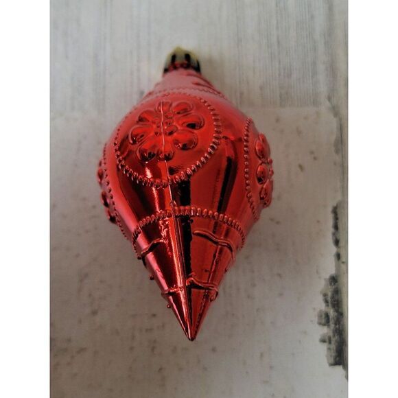 Red pointed abstract flower ornament Xmas decor - Picture 1 of 5